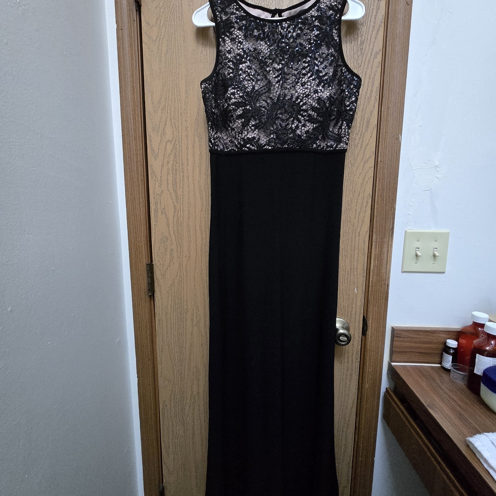 Elegant Black Lace Maxi Dress
